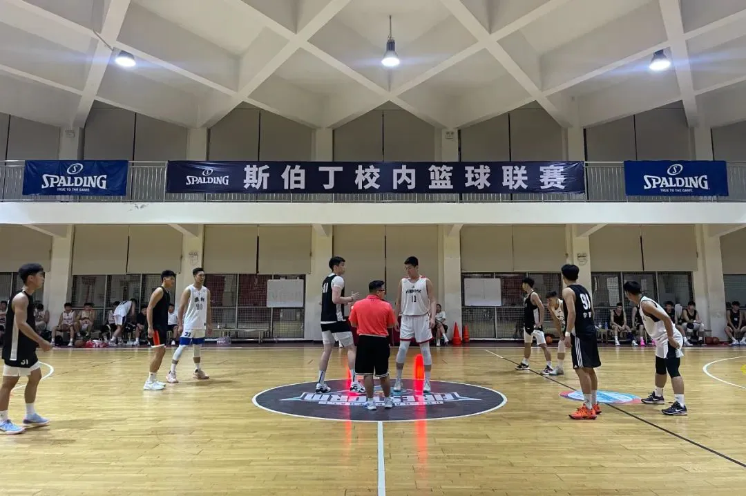 篮球教练如何帮助球员理解规则的重要性?_0